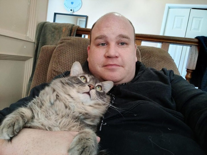 way she is looking at his human