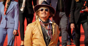 Fans Demands An Open Apology To Johnny Depp